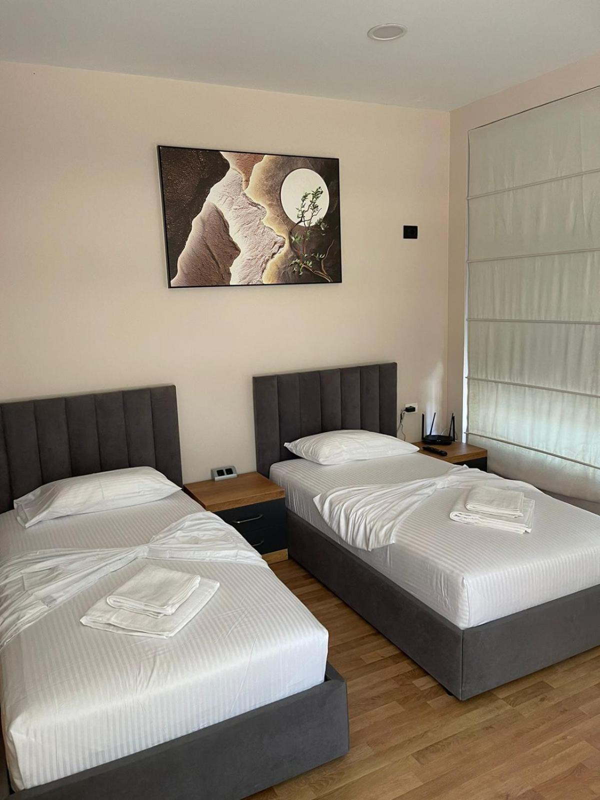 Aries Apartments Sarandë Esterno foto