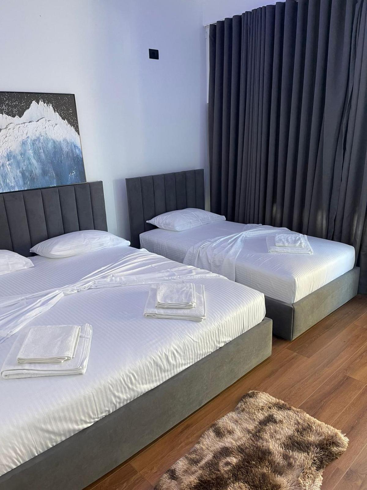 Aries Apartments Sarandë Esterno foto