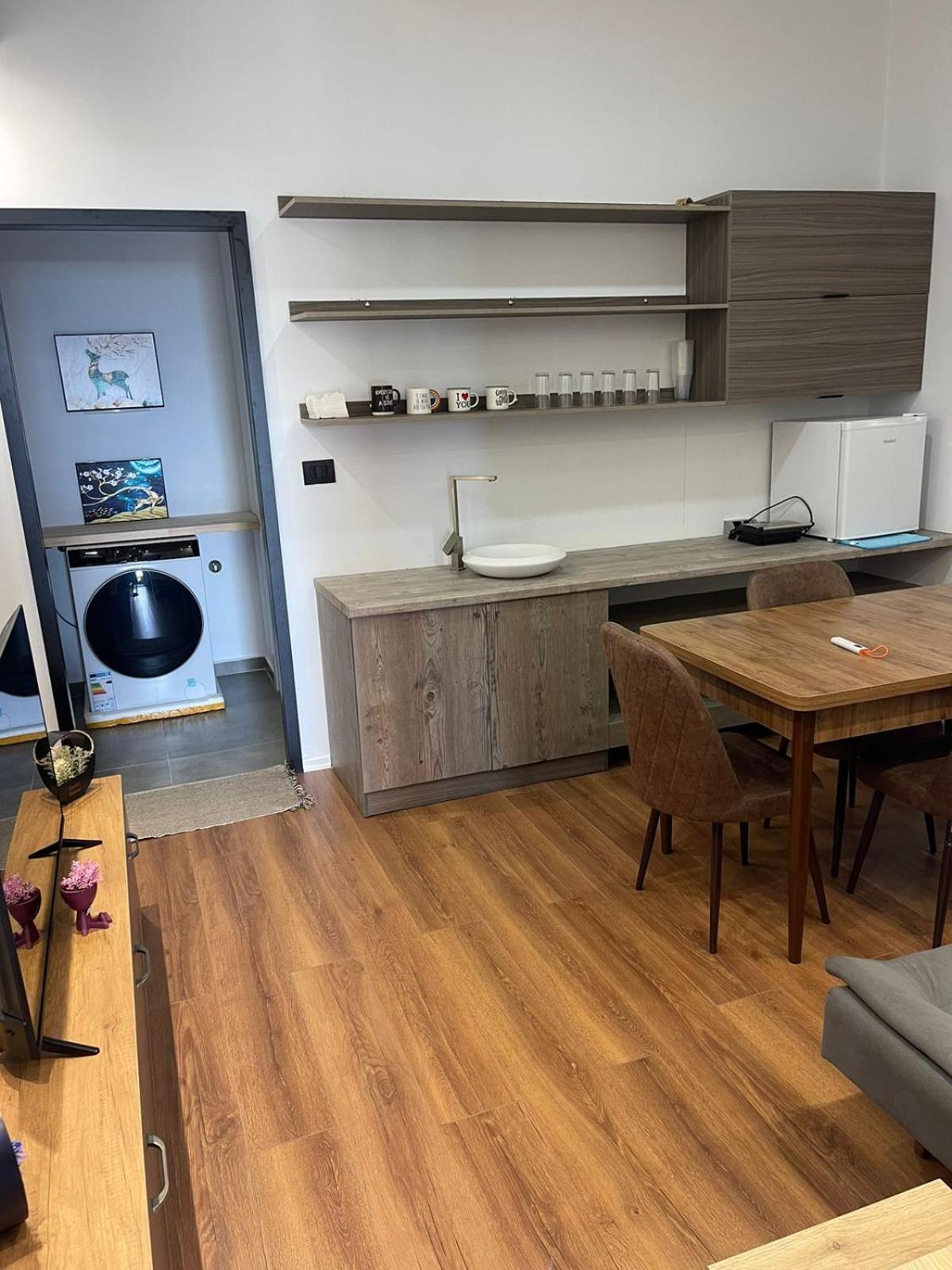 Aries Apartments Sarandë Esterno foto