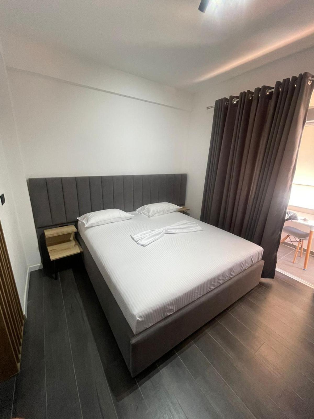 Aries Apartments Sarandë Esterno foto