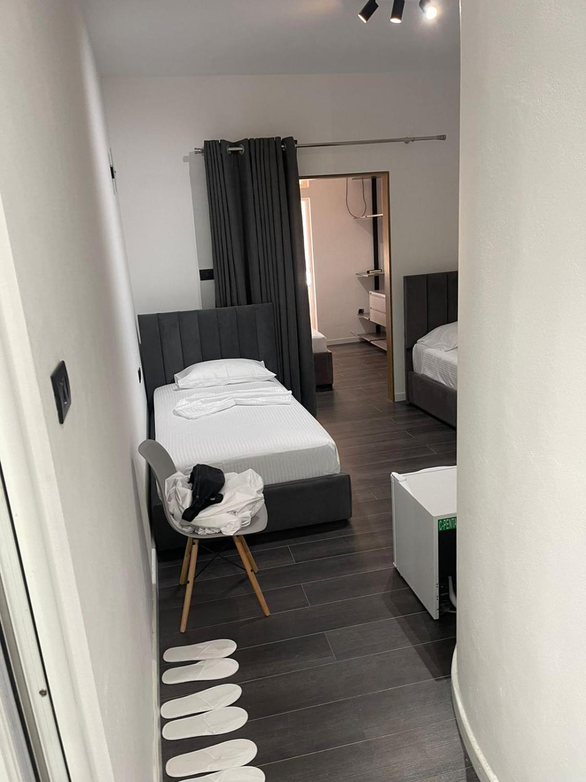 Aries Apartments Sarandë Esterno foto