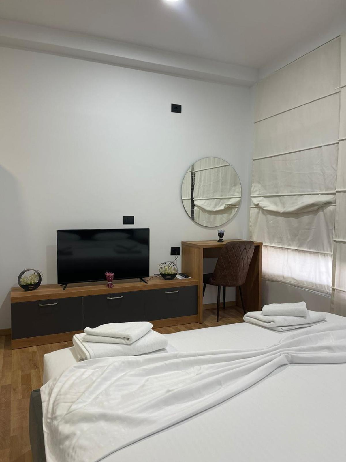 Aries Apartments Sarandë Esterno foto