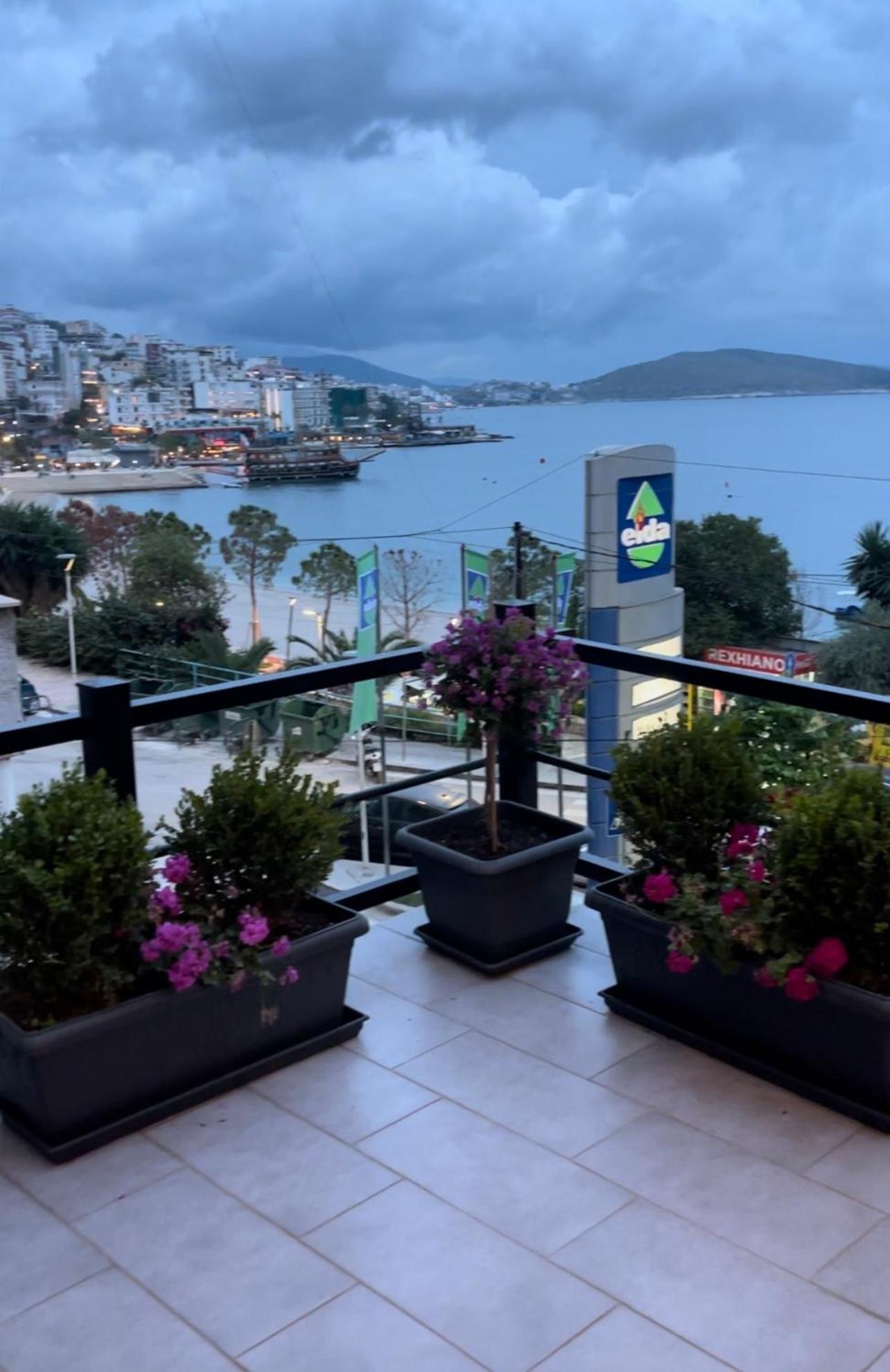Aries Apartments Sarandë Esterno foto