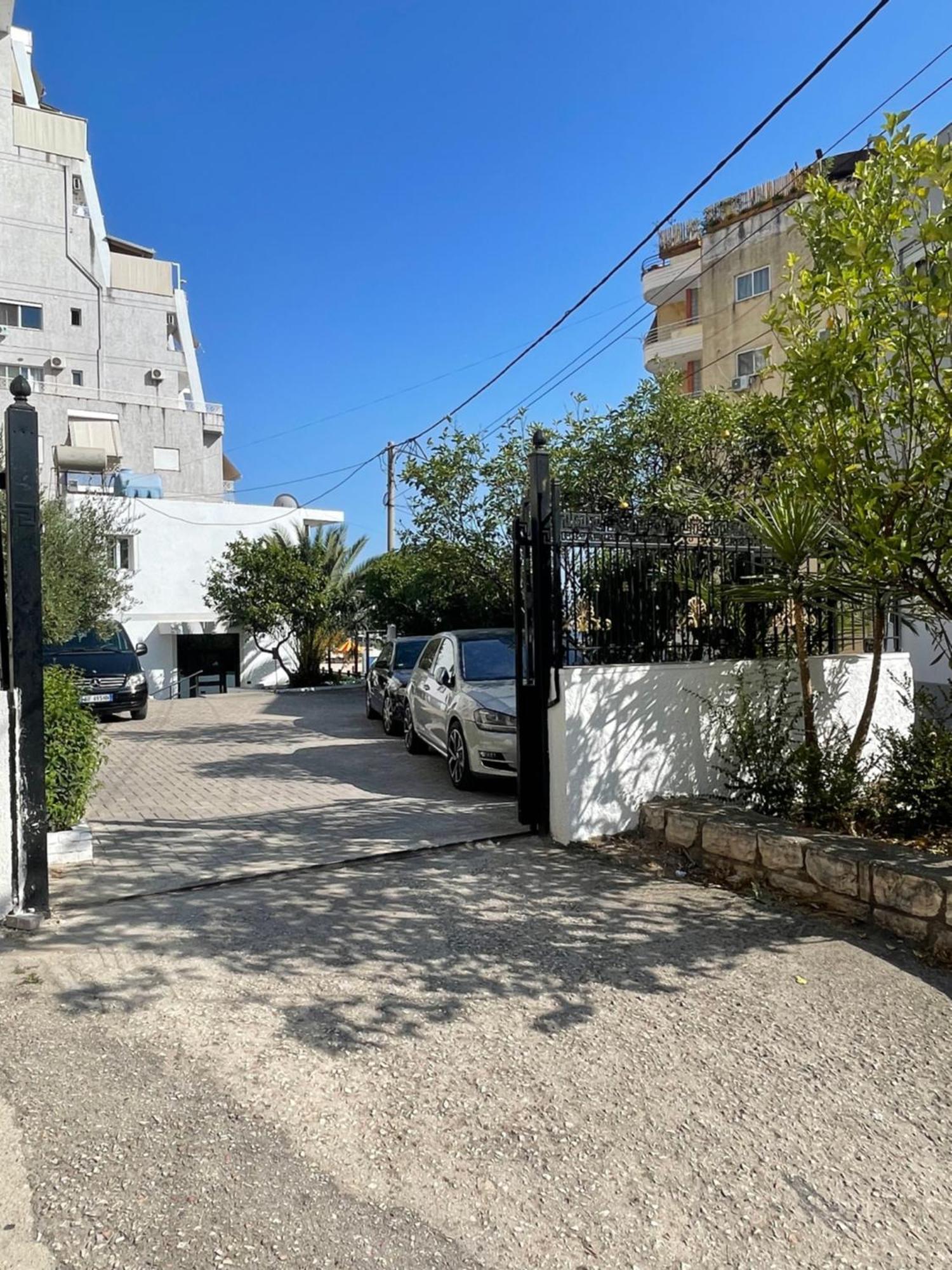 Aries Apartments Sarandë Esterno foto