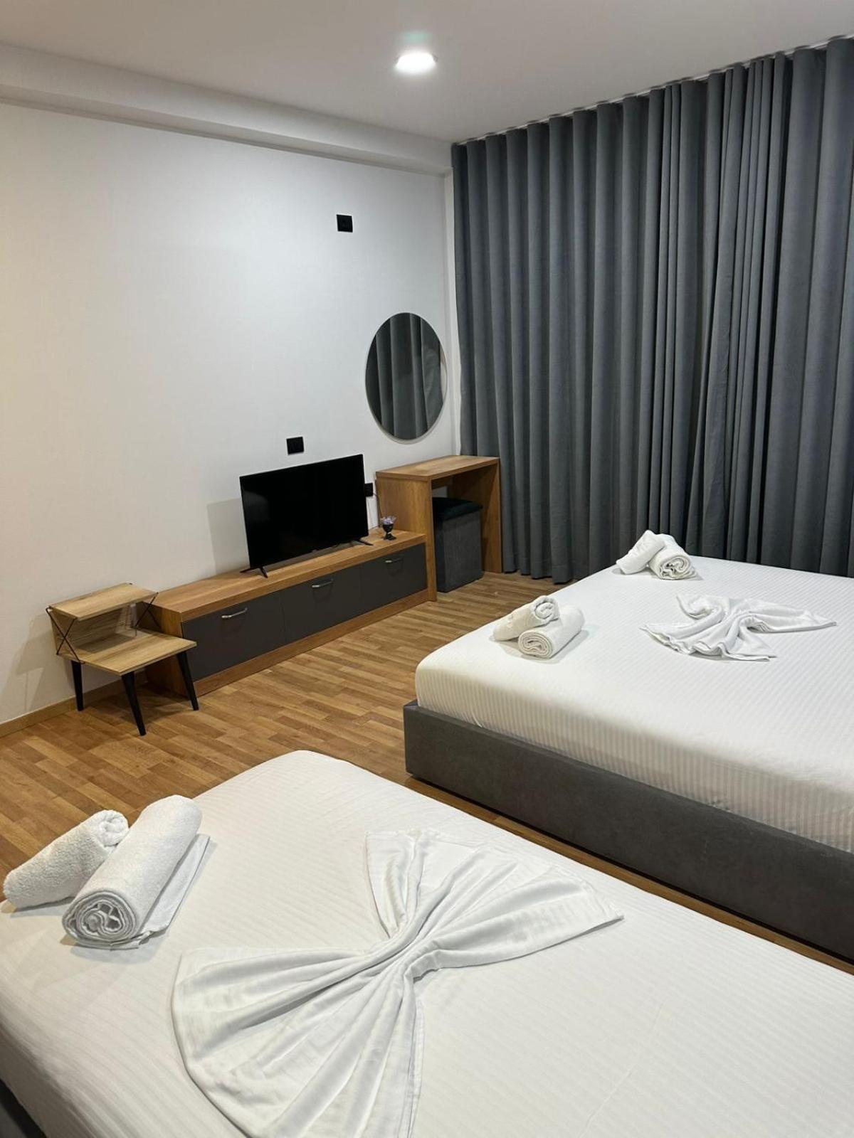 Aries Apartments Sarandë Esterno foto