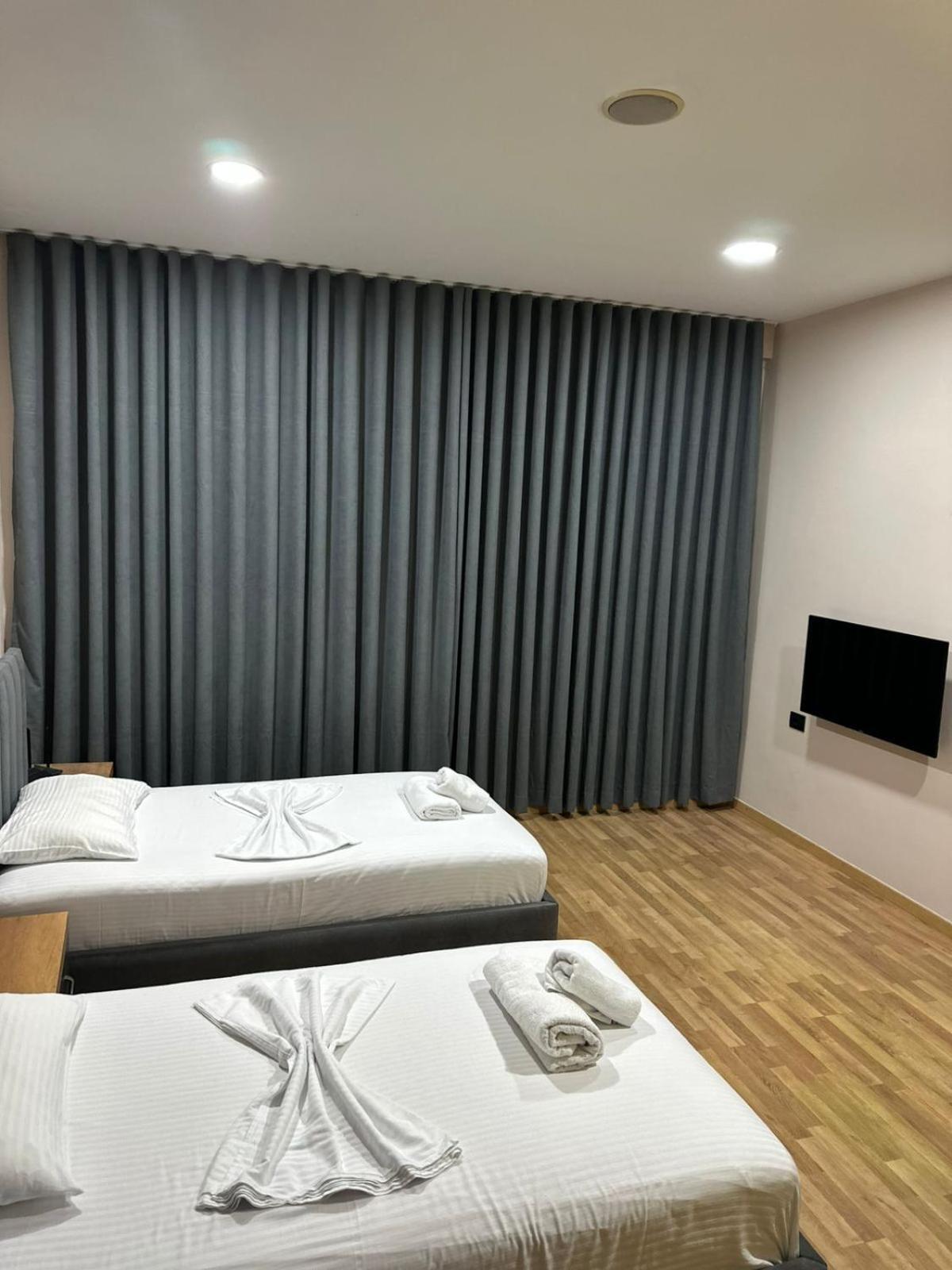 Aries Apartments Sarandë Esterno foto