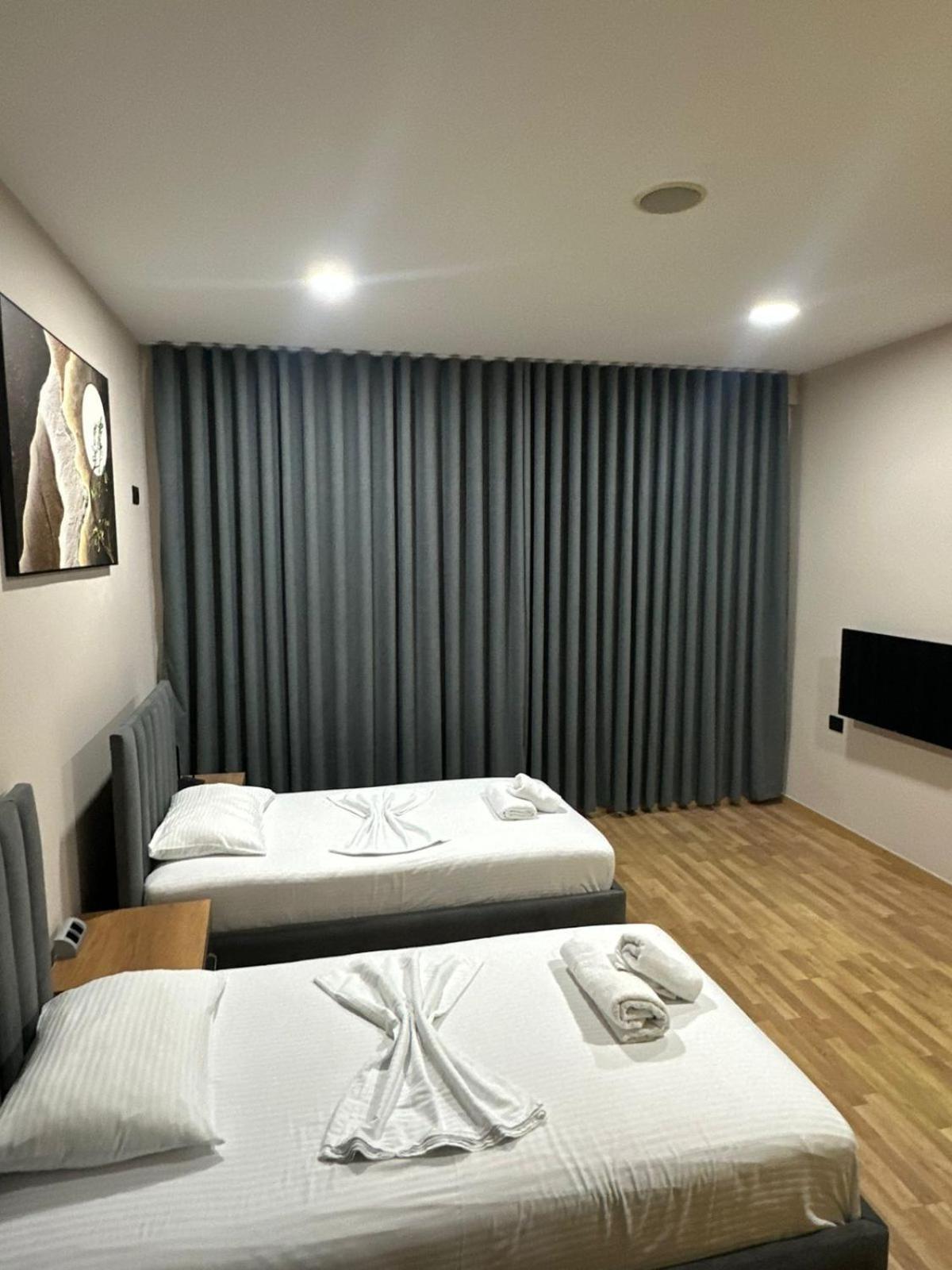 Aries Apartments Sarandë Esterno foto